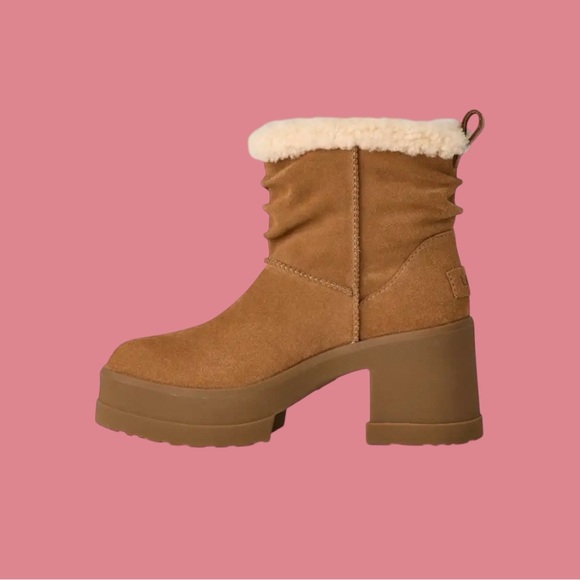 UGG—Moxy Pull-On- Chesnut - Picture 2 of 6